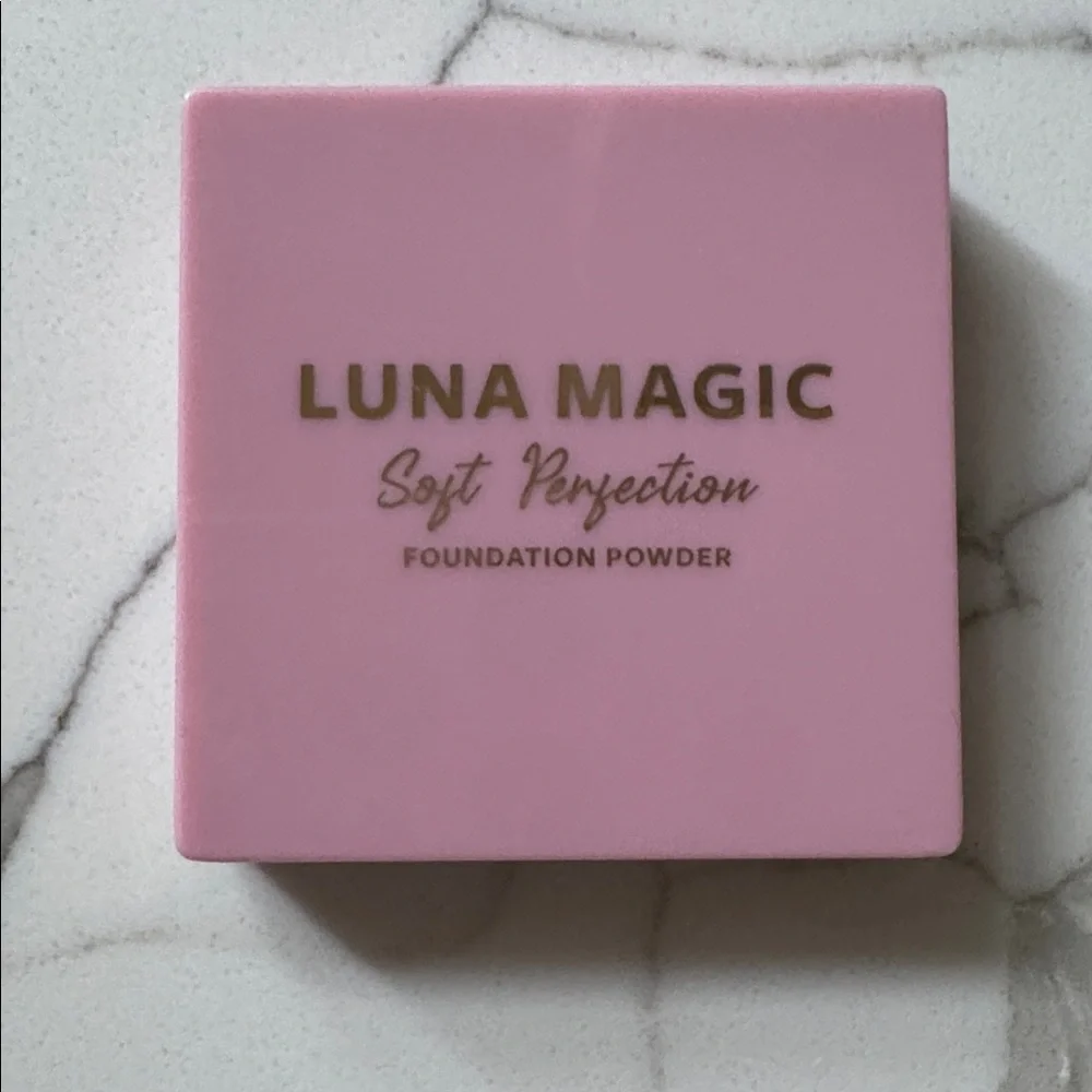 🌸5/$25🌸 Luna Magic soft perfection foundation powder in tan
